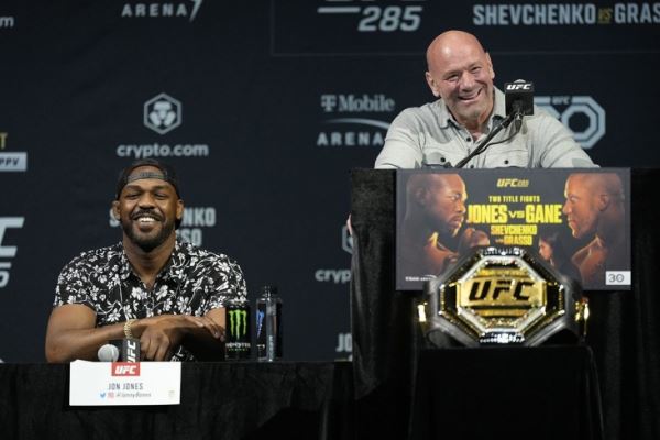 Рейтинг P4P в UFC, Махачев — лидер UFC вне зависимости от категорий, Джон Джонс, лучший боец UFC, список лучших бойцов в ММА